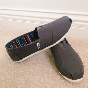never-worn-before toms for sale!!💫💫💫💫